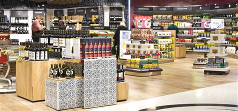 stores in Lisbon airport